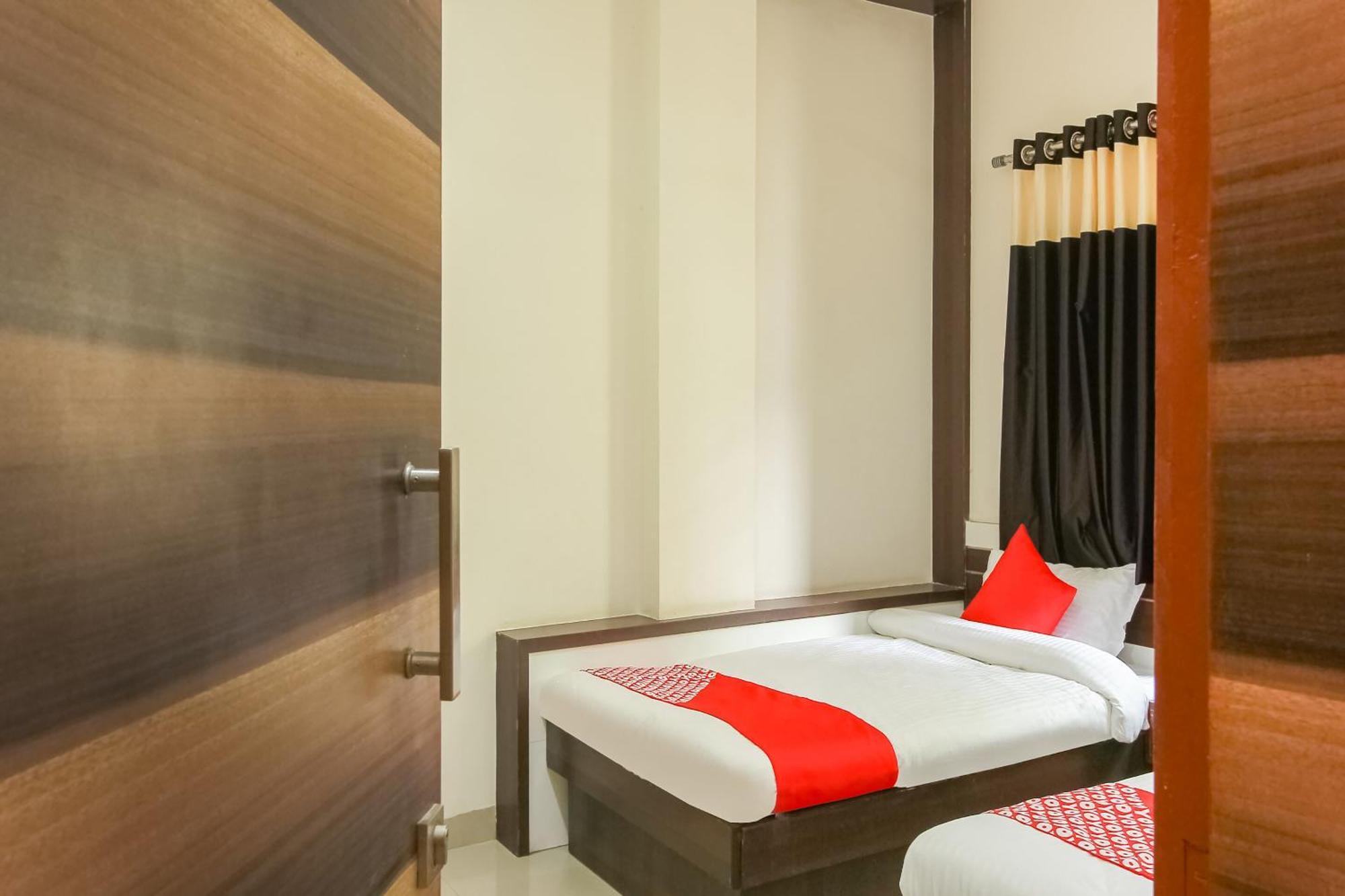 Dhule Hotel O Unique Inn מראה חיצוני תמונה