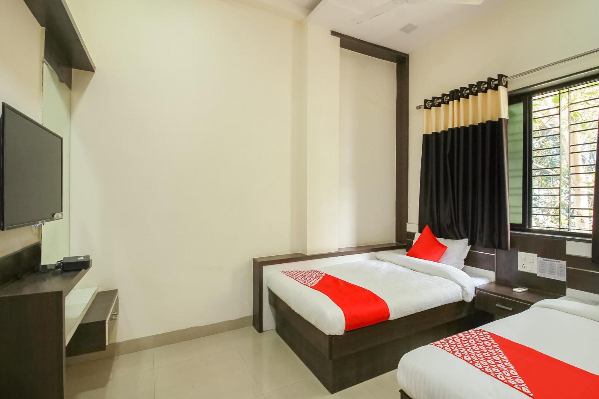 Dhule Hotel O Unique Inn מראה חיצוני תמונה