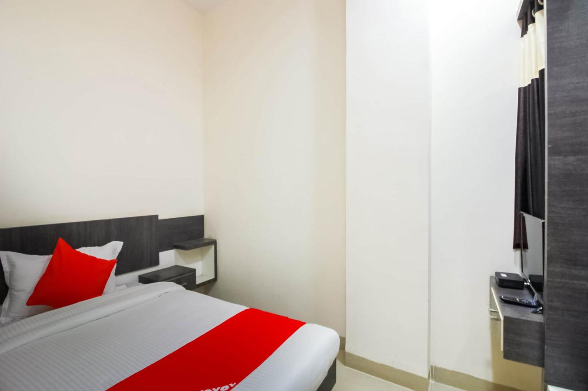 Dhule Hotel O Unique Inn מראה חיצוני תמונה