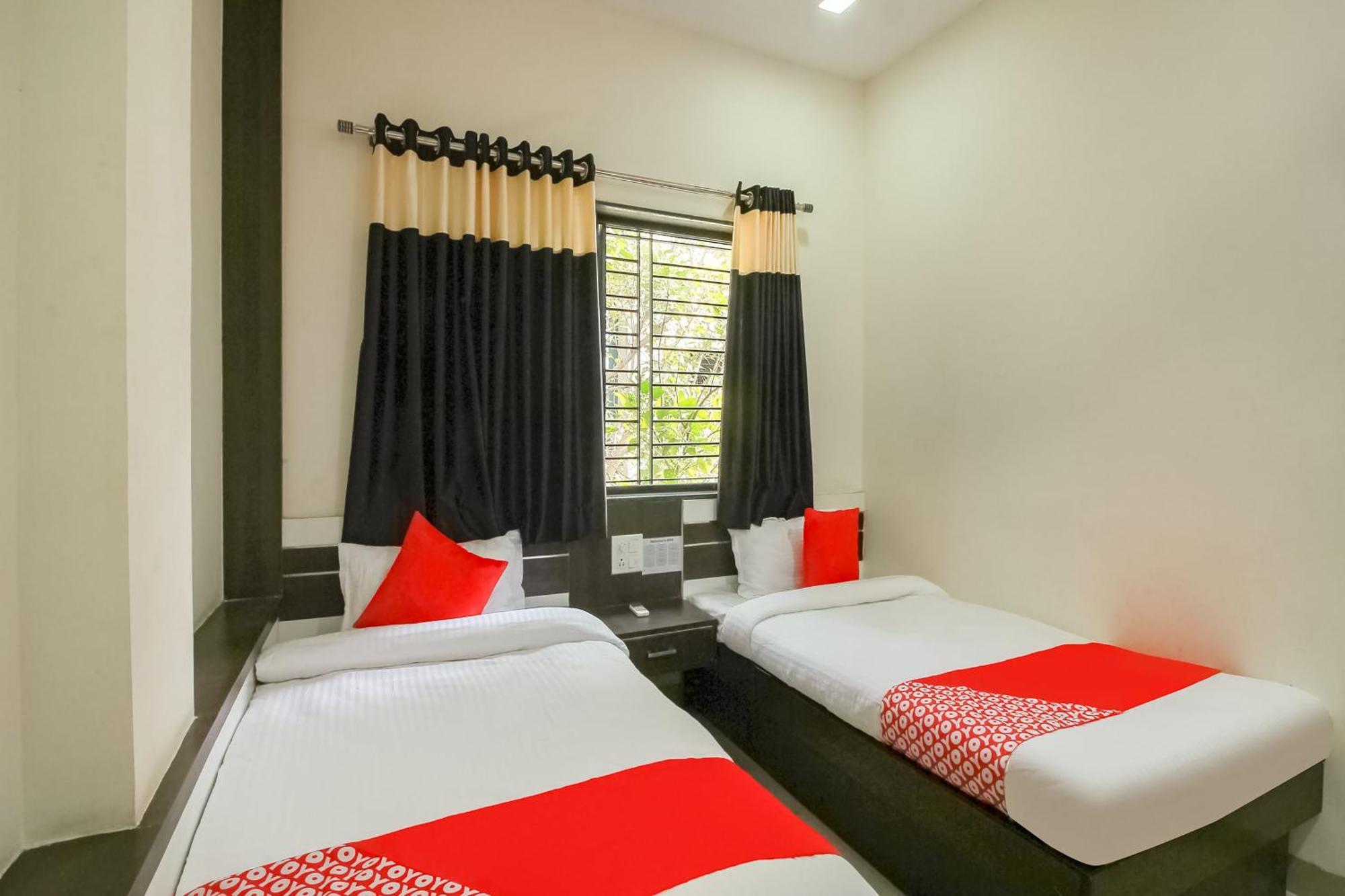 Dhule Hotel O Unique Inn מראה חיצוני תמונה